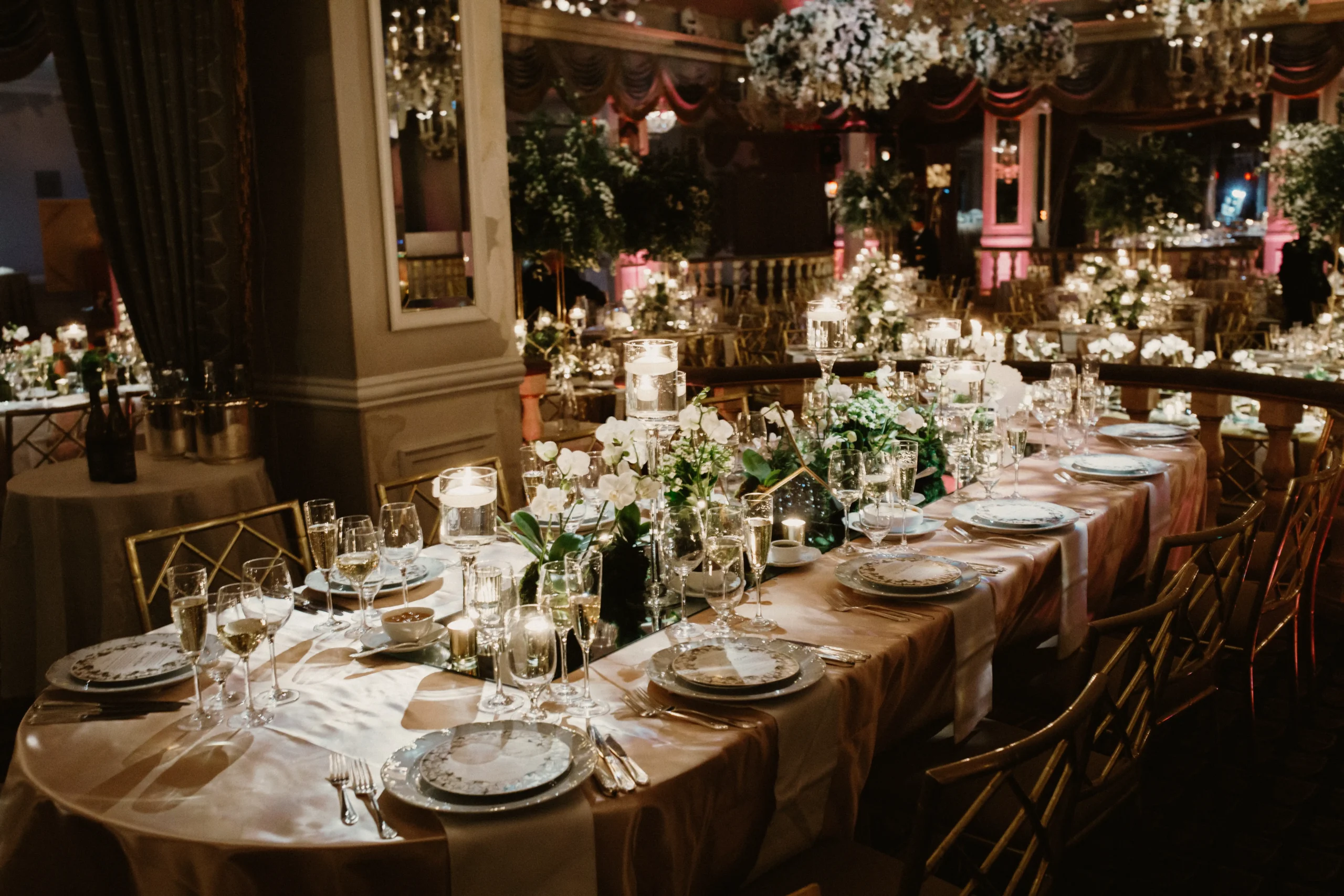 close-up-set-table-classic-style